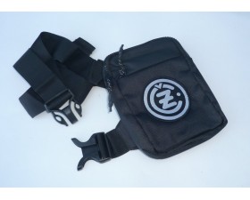 MOTOBRAŠNA S LOGEM ČZ - (K UPEVNĚNÍ NA MOTO I PŘES RAMENO)